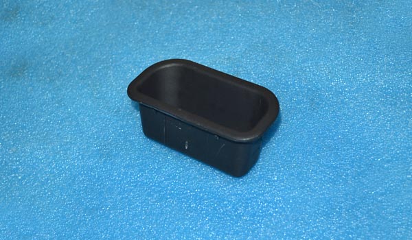 عکس_قاب_روی_آرنجی_درب_مشکی